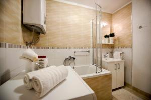 Ένα μπάνιο στο Apartment Main Street Carera +33 φωτογραφίες
