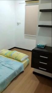 a bedroom with a bed and a dresser in a room at LIY Homestay in Gua Sai +1 photo