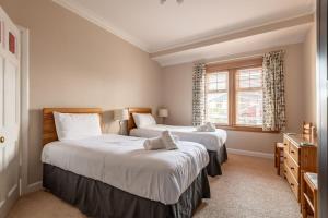 a bedroom with two beds and a window at Avoncliffe in Crail