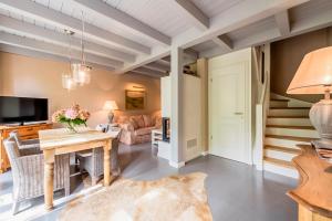 a living room with a table and a couch at Bauernkate Seerose in Liepe
