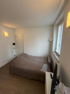 a bedroom with a bed and a desk and a window at Apartment Malpensa in Somma Lombardo