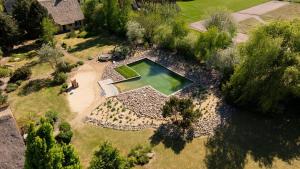 an overhead view of a swimming pool in a garden at Ferienhaus Kranich in Krienke