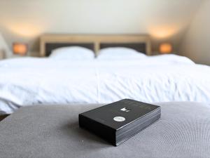 a black book sitting on top of a bed at Frederick Brückenblick in Wulfen auf Fehmarn
