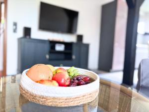 a bowl of fruit sitting on top of a table at Frederick Brückenblick in Wulfen auf Fehmarn +10 photos