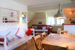 a living room with a couch and a table at Midlum- Peppin, OG in Midlum
