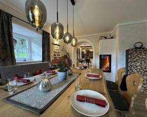 a dining room with a table with plates and glasses at Göglgut in Lungötz