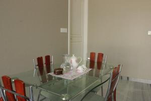 a glass dining room table with red chairs and a glass table at Ratan Vilas in Jaipur +65 photos