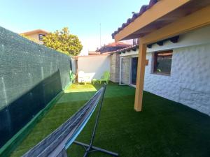 a backyard with a hammock on the grass at Luna del Valle in Nueva de Llanes