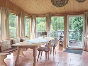 a dining room with a table and a balcony at Chalet SCHNEEHASE 10min - Kreischberg in Stadl an der Mur