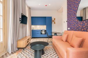a living room with a couch and a table at Smartr Malaga Centro in Málaga