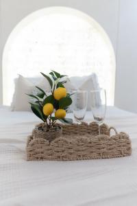 a basket with two wine glasses and a plant on a bed at La Suite Grecque in Mitry-Mory +8 photos