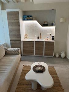 a living room with a couch and a table at La Suite Grecque in Mitry-Mory