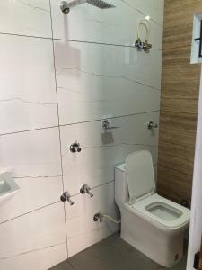 a bathroom with a toilet and a sink at Valiyaveettile in Alwaye