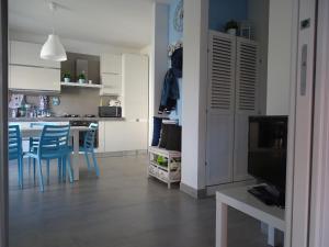 A cozinha ou cozinha compacta de Casa Azzurra