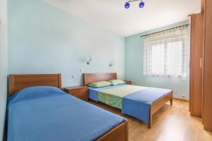 Posteľ alebo postele v izbe v ubytovaní Apartments Luci and Kety