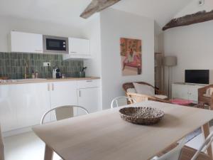 a kitchen with a table with a bowl on it at Grand appart 2 chambres - Hyper centre - Calme in Chinon
