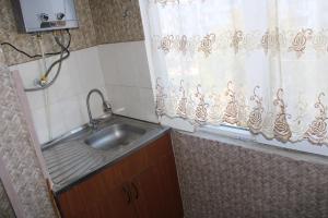 a bathroom with a sink and a window at APARTAMENTS Verkvebi in Gori +22 photos