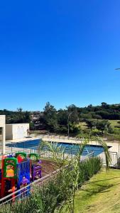 a toy train on a track next to a pool at Apartamento da Lagoa in Londrina