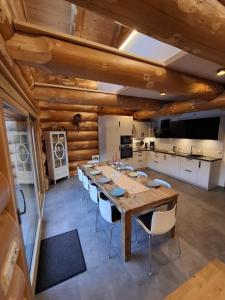 a large dining room with a long table and chairs at Ferienblockhaus "Glashütte" mit Sauna, Todtmoos in Todtmoos