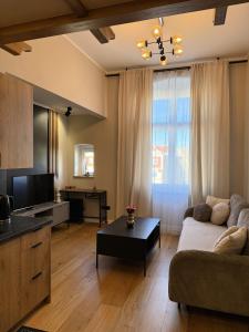 a living room with a couch and a tv at Justinrent 1 in Legnica