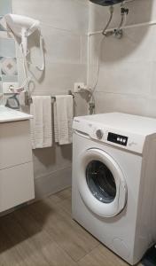 a white washing machine in a bathroom with towels at Casa Senderos del Norte in Sauzal +76 photos