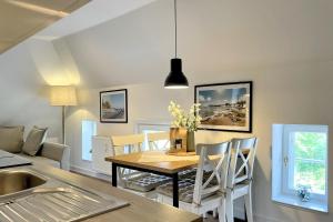 a kitchen and dining room with a table and chairs at Ole in Borgsum in Borgsum