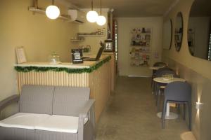 a restaurant with a counter and tables and chairs at Alma Del Mar in Cartagena de Indias