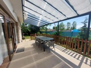 a patio with a table and chairs on a deck at Parti nyaraló in Balatonfüred