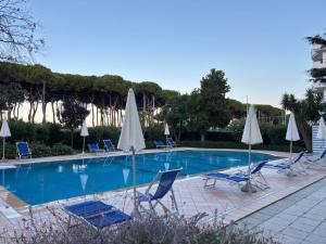 a swimming pool with chairs and umbrellas at Residence Prestige - Pineto Vacanza in Pineto +4 photos
