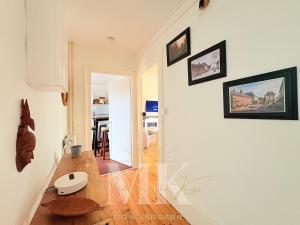 a room with white walls and a wooden floor at L'Authentic - Appartement spacieux in Villeneuve-sur-Yonne