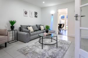 a living room with a couch and a table at Cranberry House Stylish 3BR, 7 Guests Contractor with Cinema Room Near JLR NEC and Airport in Sheldon