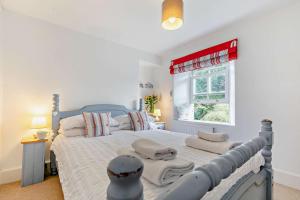 a bedroom with a large bed with towels on it at 2 Bed in Wadebridge oc-r27444 in Little Petherick