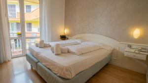 a large bed in a room with a large window at Hotel Al Pescador in Lazise +62 photos