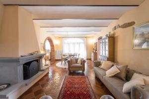 a living room with a couch and a fireplace at Tuscan Retreat Private Spa Villa in Lucignano