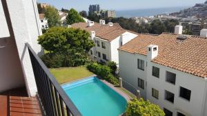 a view of a swimming pool from a balcony of a building at Fortezuelo - Colina III in Viña del Mar