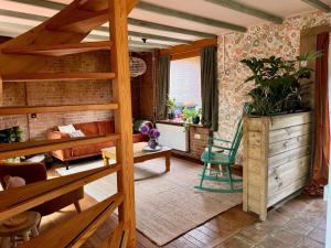 a living room with a loft bed and a couch at In de Aap - Appartementen & Guesthouse in Bergen