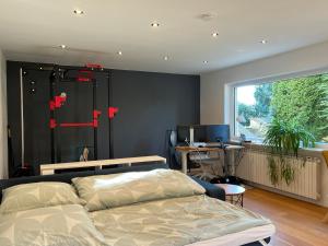 a bedroom with a bed and a desk and a window at Kappelblick Apartment ohne Küche - mehr als nur ein Doppelzimmer in Burgthann