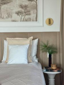 a bedroom with a bed with a picture on the wall at Baltic Infinity Garden Suite 316 - SPA & Pool Access in Międzyzdroje +75 photos