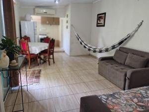 a living room with a couch and a table at Apartamento sossegado e bairro tranquilo in Torres +1 photo