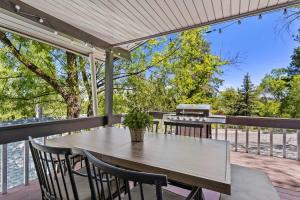 a table and chairs on a deck with a grill at High Country Rretreat in Flagstaff