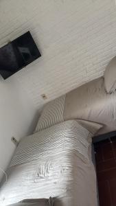a large bed in a room with a ceiling at Casa en Complejo Sierra Alta in Punta del Este