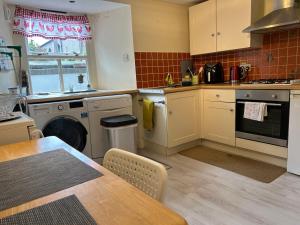 a kitchen with a washer and dryer in it at Beulah Serviced bedrooms in Aberdeen