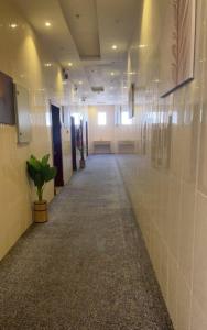 a hallway of a building with a hallwayngth at Alqasr Almutar Hotel in Abha