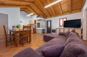 a living room with a couch and a tv and a table at Holiday home Atrium in Nin