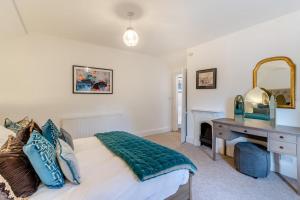 a bedroom with a bed and a desk and a mirror at 2 Bed in Southwell oc-n30605 in Southwell