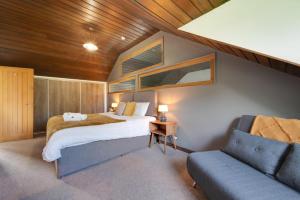 a bedroom with two beds and a couch at 4 Bed in Ffestiniog oc-bow172 in Ffestiniog