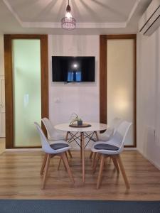 a dining room with a table and four chairs at Bitini Farm Apartment in Gračišče