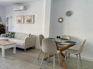 a living room with a table and chairs and a couch at Modern Apartment Near Golf, Beach & Marina in San Pedro del Pinatar