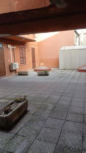 an empty courtyard with benches in a building at Casa Castel San Giovanni in Castel San Giovanni