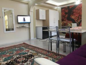 a living room with a dining table and a television at Bandirma Saglik Apart in Bandırma